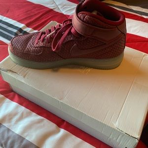 Air Force 1 Mid ‘07 LV8